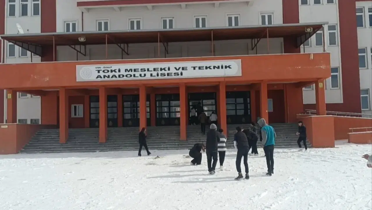 Özalp İlçesinde Zilsiz Okul Uygulaması Başladı