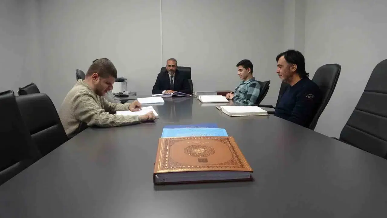 Parmakları Gözleri Oldu