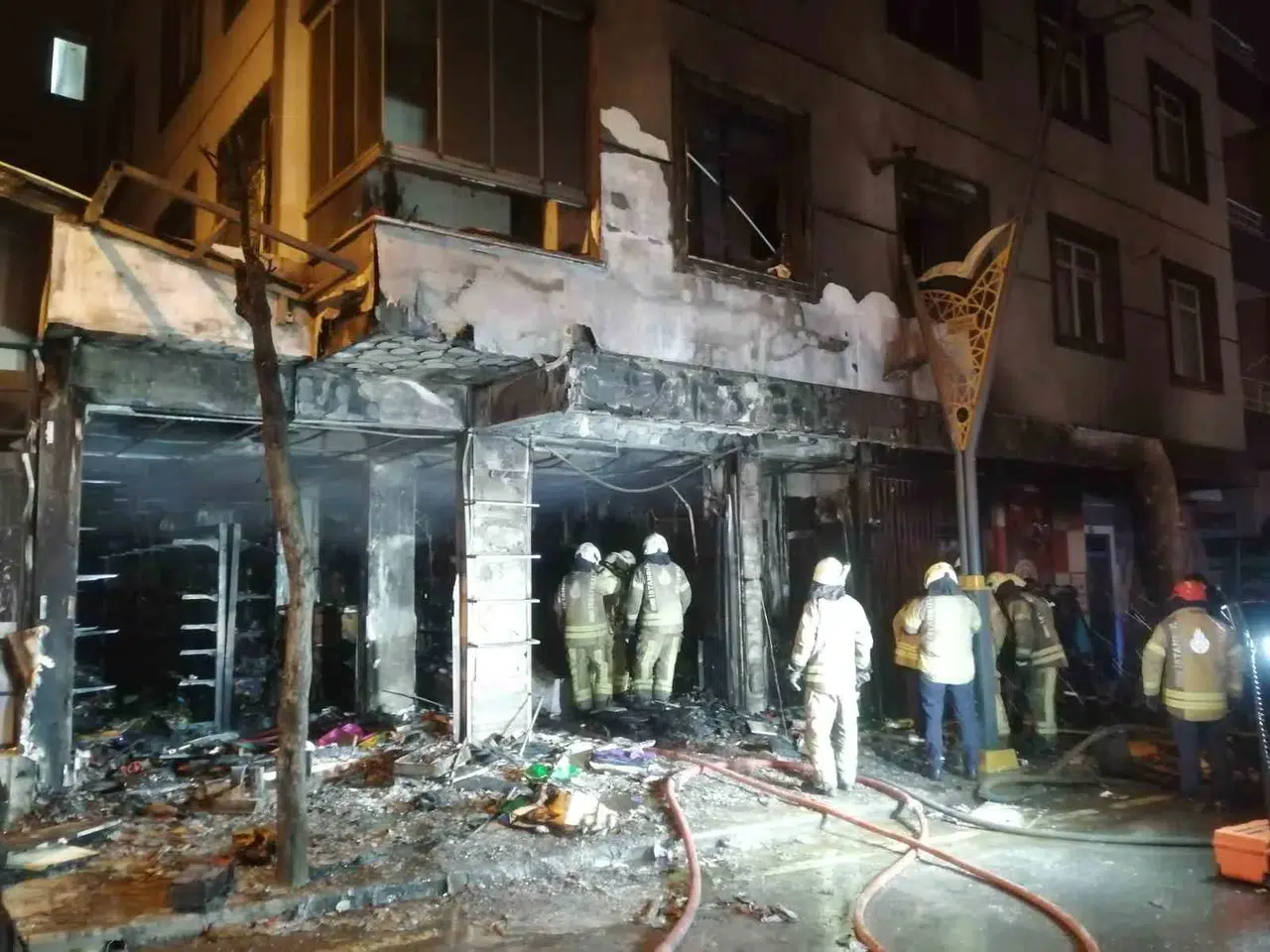 Pendik’te Oyuncak Dükkanı Alev Alev Yandı
