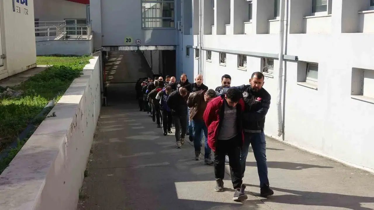 Şafak Operasyonuyla Yakalanan 30 Torbacı Tutuklandı