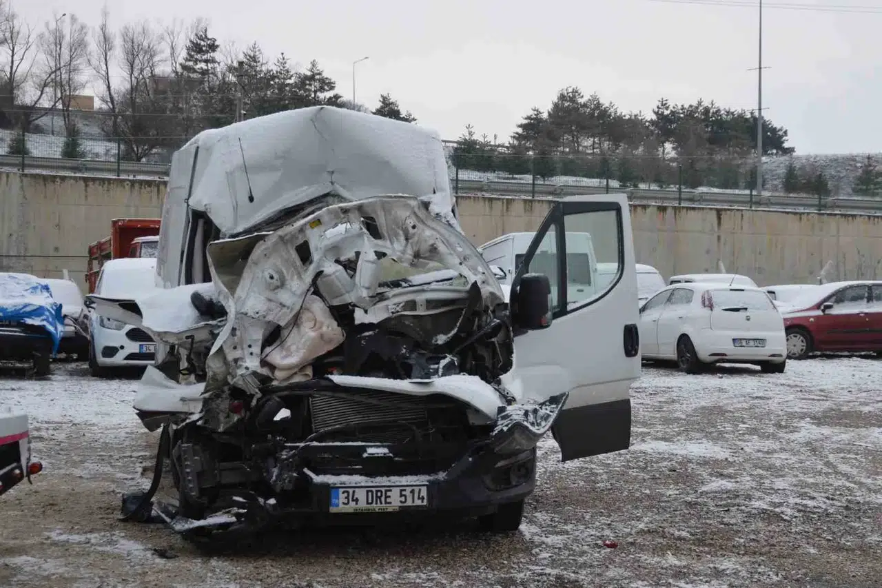 Samsun’da Feci Kaza: Anne-Kız Öldü, Baba-Oğul Yaralı