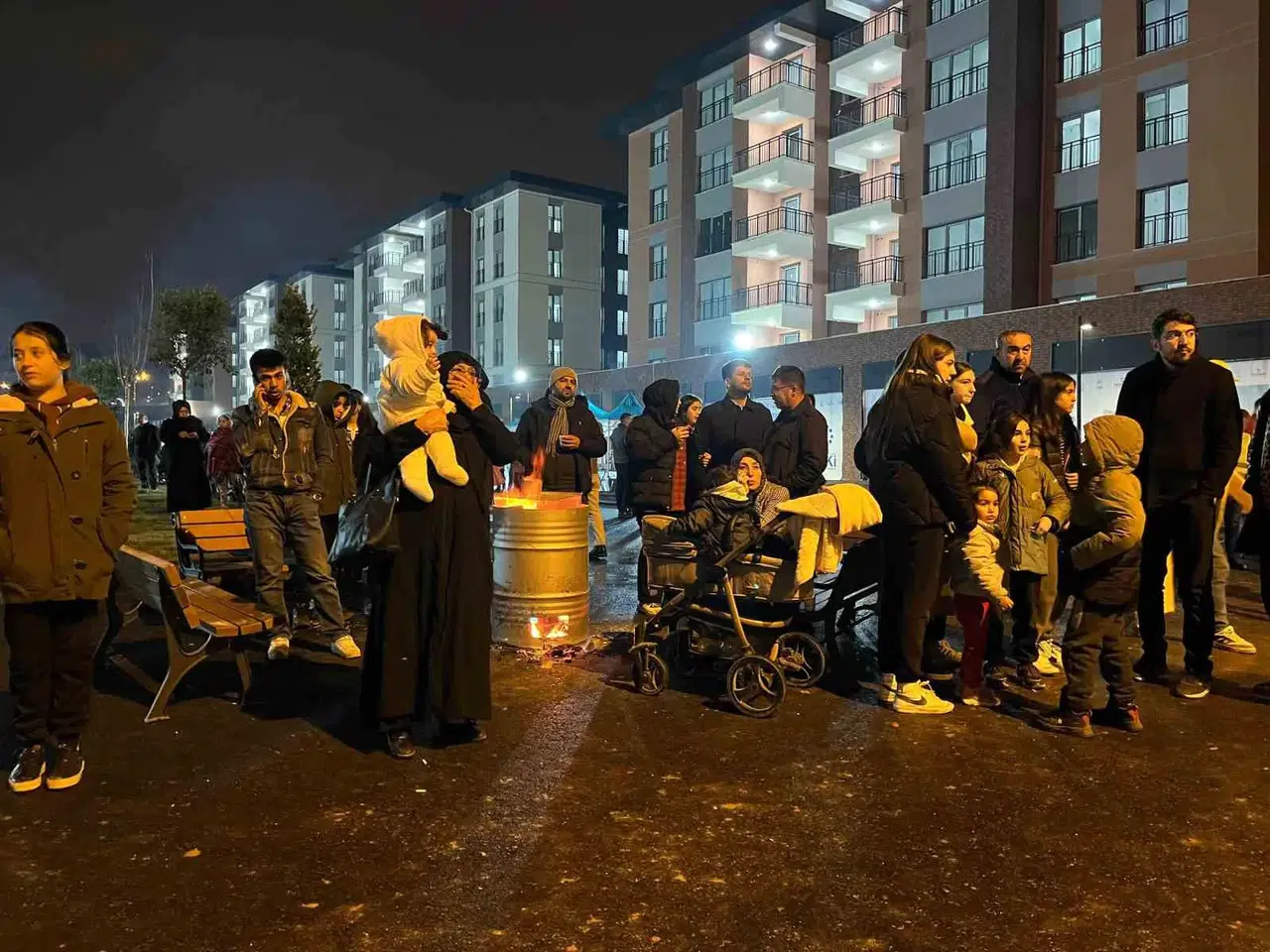 Sarsıntının "Kara" Simgesi Ebrar Sitesi’nde Hüzünlü Yıl Dönümü