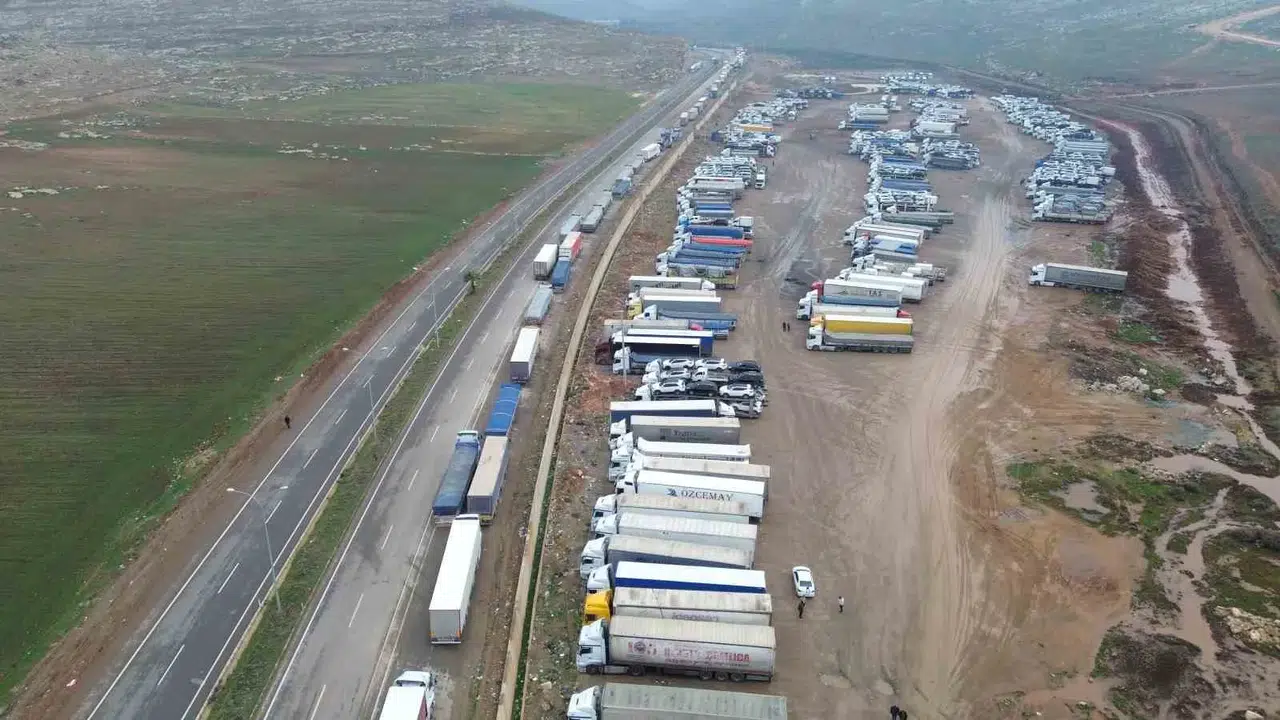 Savaşın Bitmesiyle Ticaretin Yine Hareketlendiği Cilvegözü’nde Tır Yoğunluğu Devam Ediyor