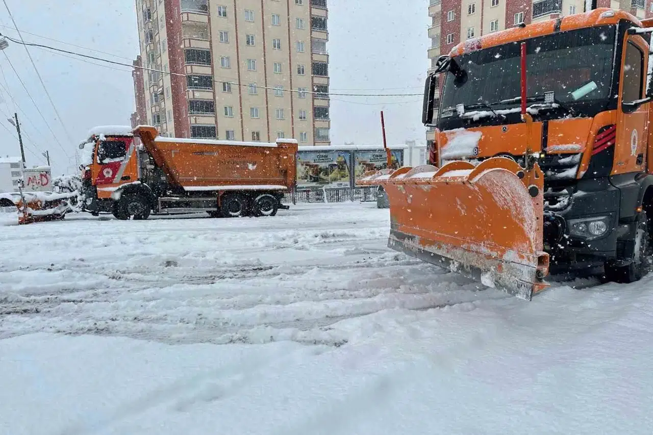 Sbb, 664 İşçi 476 Araçla Karla Gayret İçin Alanda