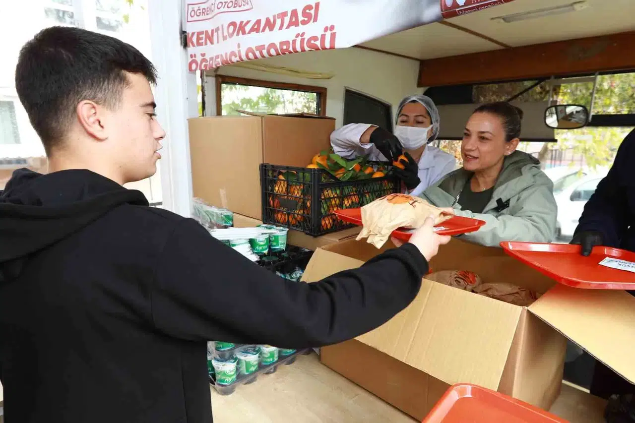 Selçuk’ta Öğrencilere Beslenme Takviyesi