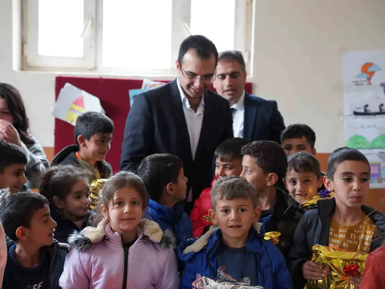 Şırnak’ta Bayanların Ördüğü Bere, Atkı ve Eldiveneler Öğrencilere Dağıtıldı