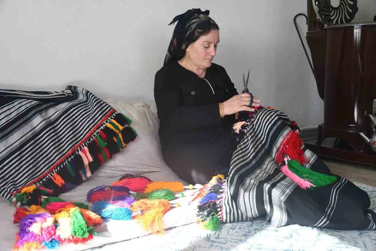 Şırnak’ta Kış Ayında Örülen Düğün Aksesuarı "Puşiler" Tam Altına Fiyatına Satılıyor