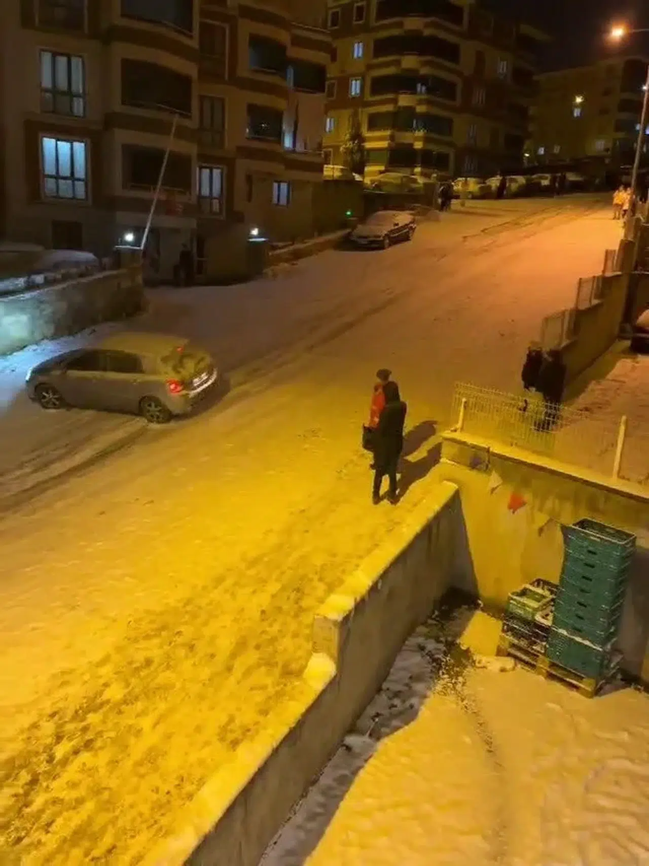 Şoförlerin Buz Pistine Dönen Yollarda Şiddetli İmtihanı Kamerada