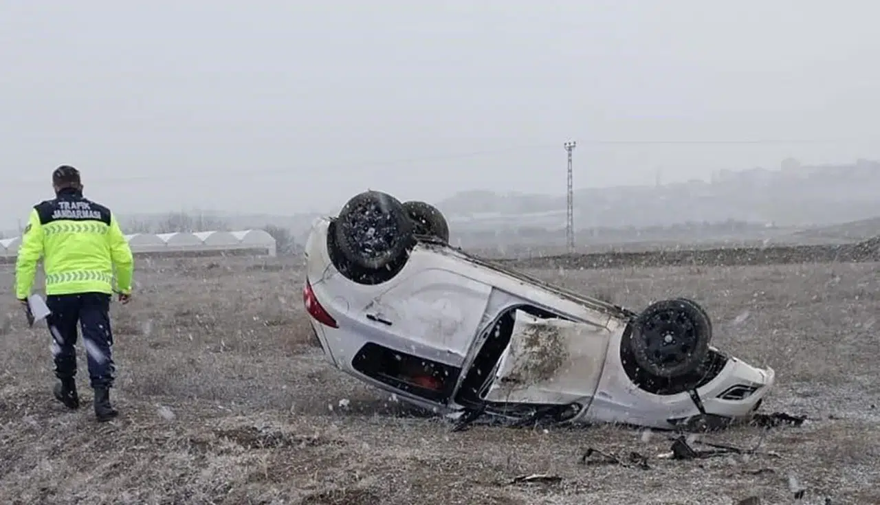 Takla Atan Otomobilin Sürücüsü Yaralandı