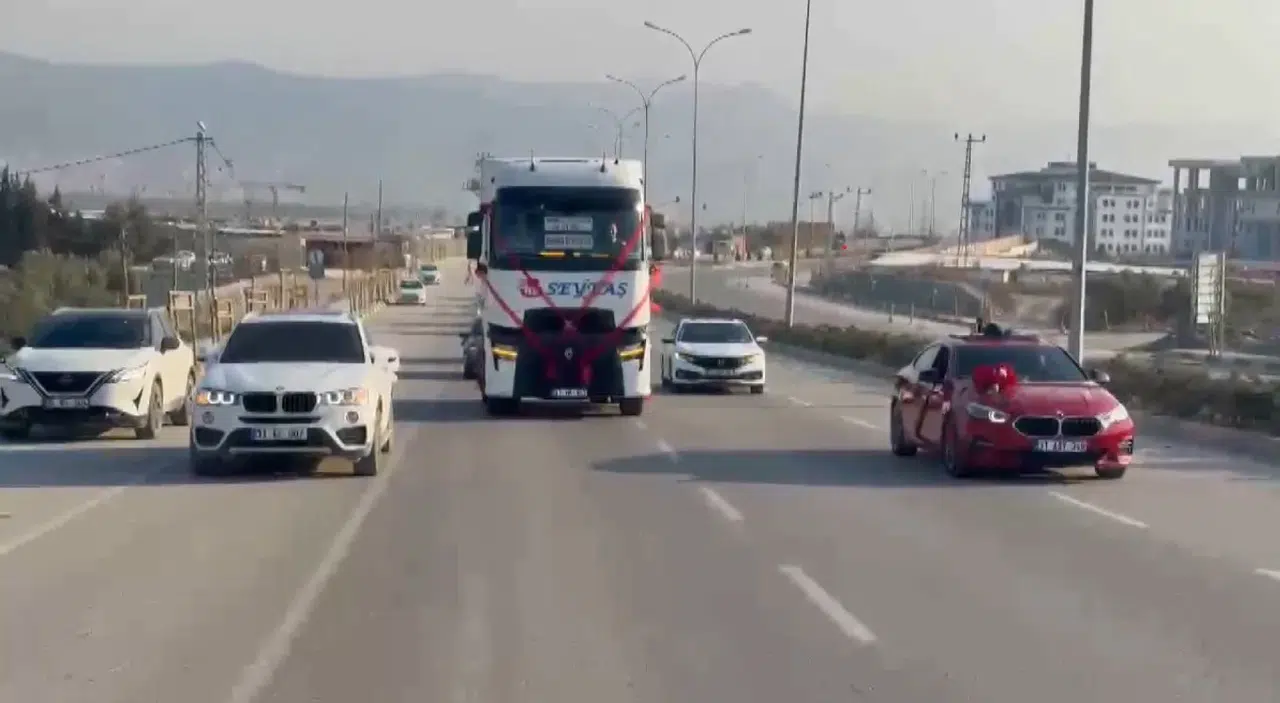 Tırı Gelin Arabası Yaptı, Son Seferini Düğününe Yaptı