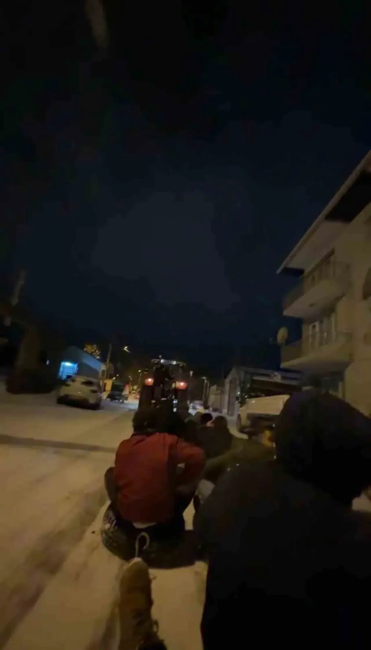 Traktörün Ardına Lastik Bağlayarak Kilometrelerce Eğlendiler