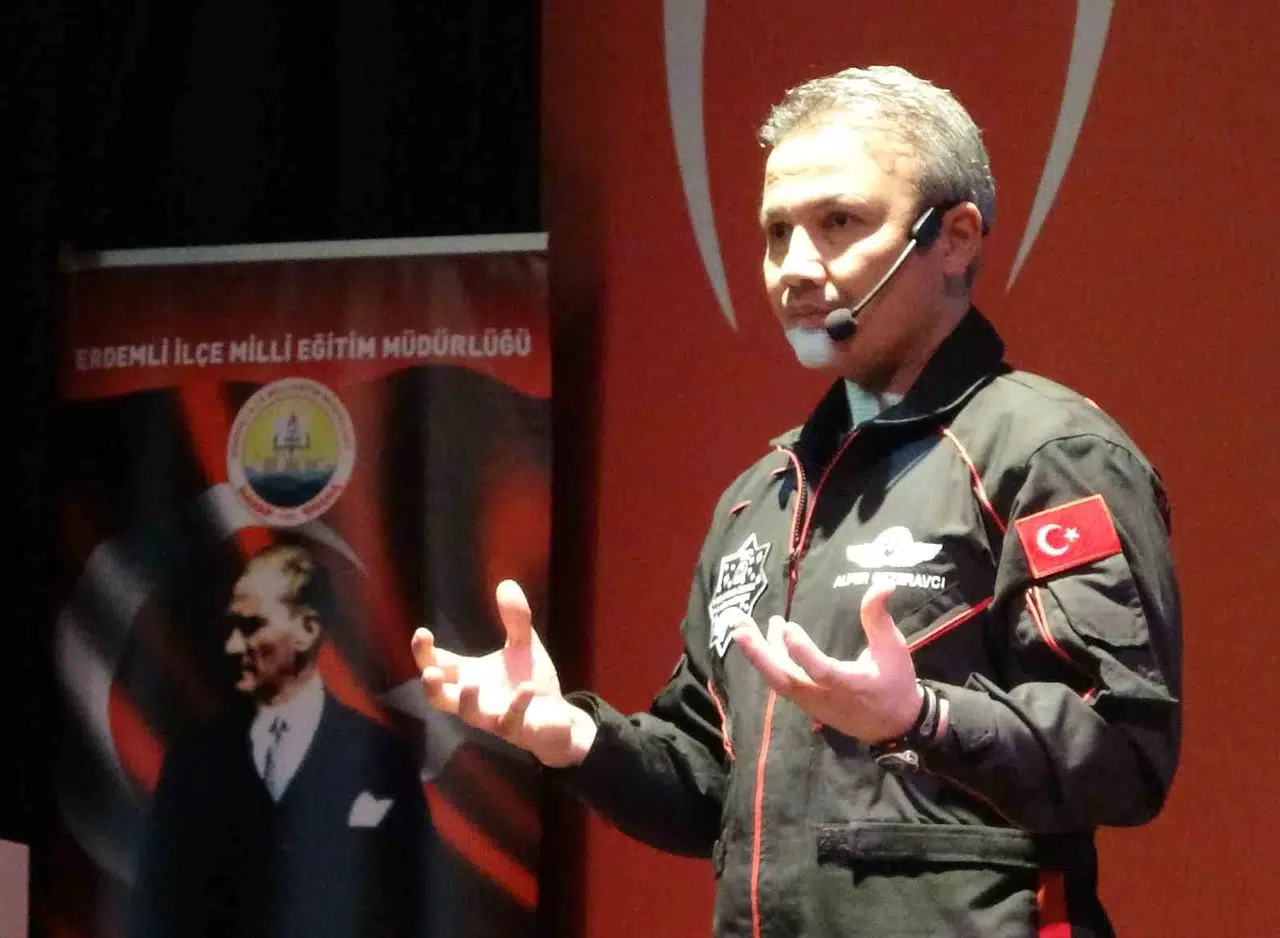 Türkiye’nin Birinci Astronotu Gezeravcı’dan ’Popüler Yanlış Figürlerin Peşinden Gitmeyin’ Uyarısı