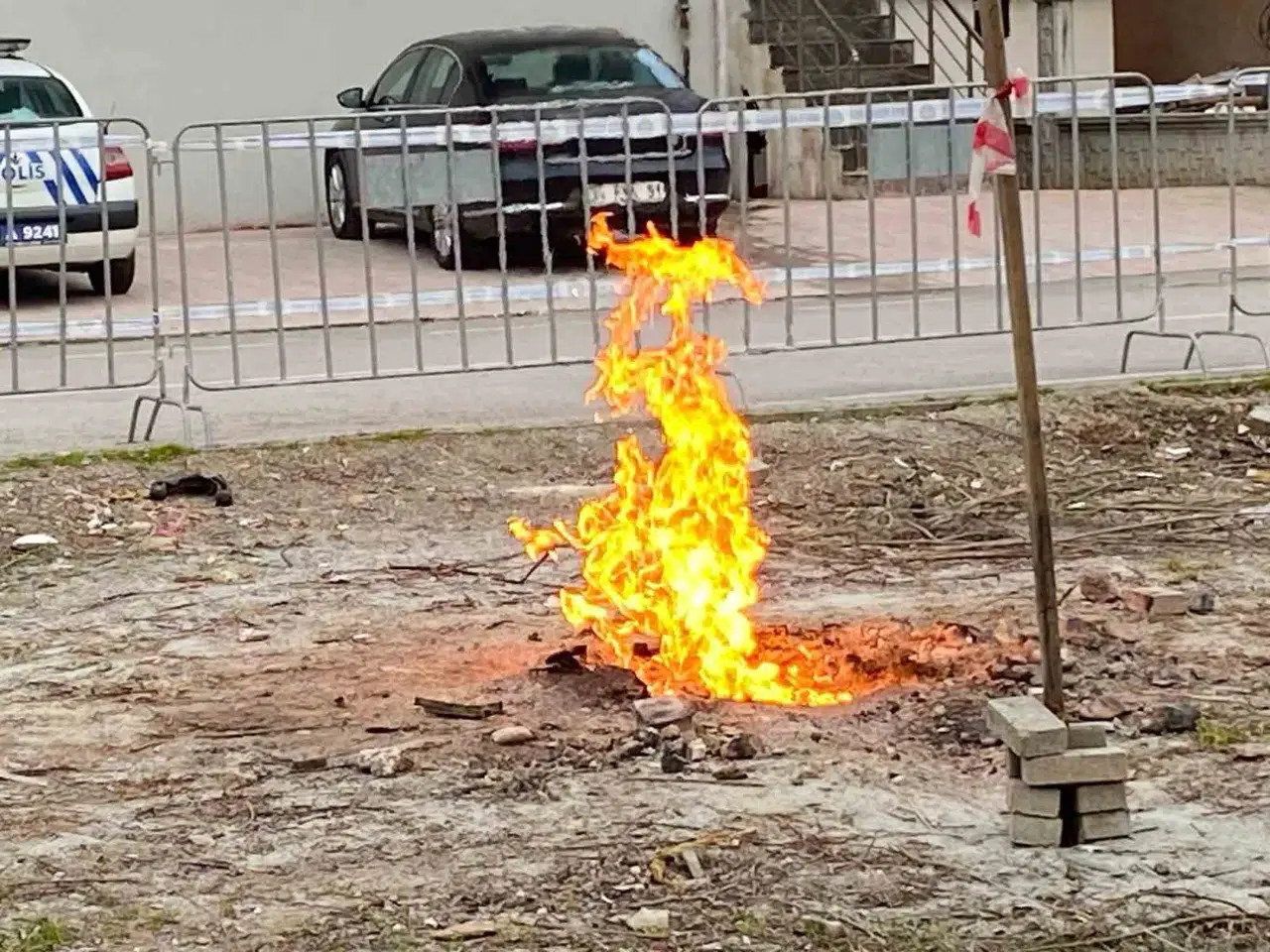 Yer Etüdü Sırasında Alevlenen Metan Gazı Hala Yanıyor
