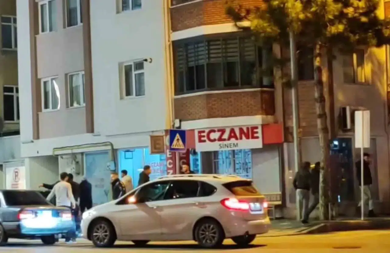 Yumrukların Havada Uçuştuğu Hengamede Silah Sesleri Yükseldi... O Anlar Kamerada