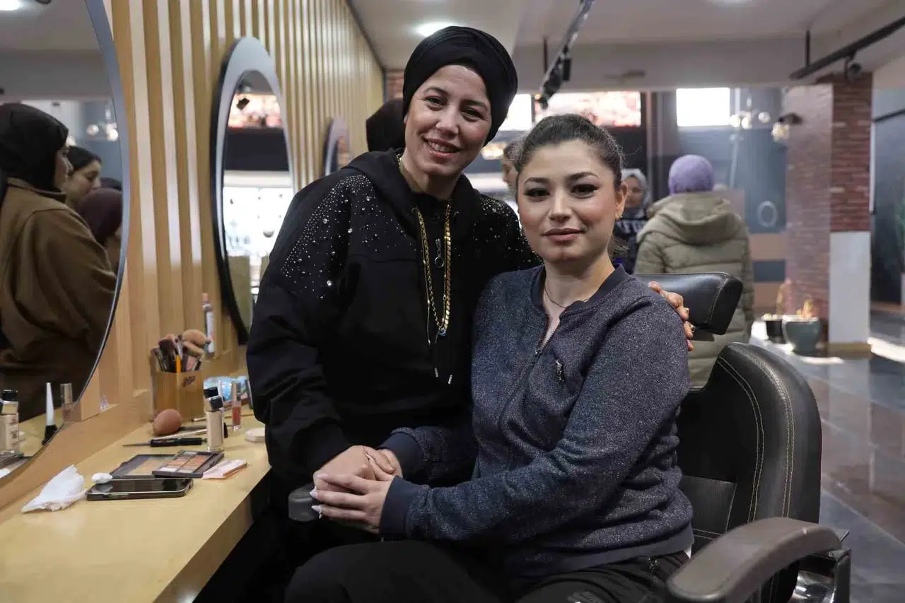 Zelzelede 4 Çalışanını ve Dükkanını Kaybetti, Pes Etmeyip Yeni İş Yerini Açtı