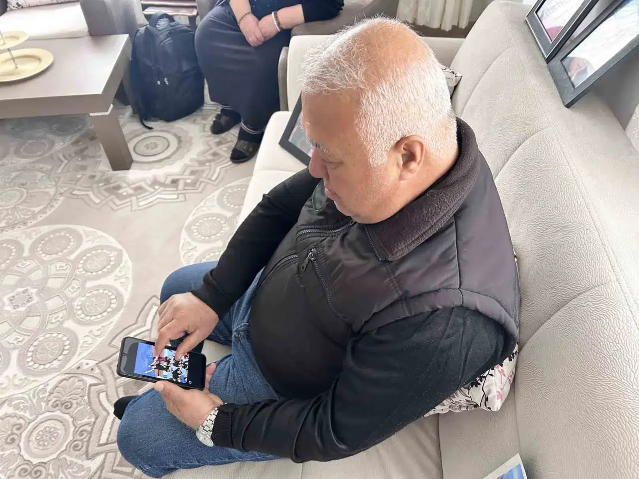 Zelzelede Eşini ve Oğlunu Kaybeden Acılı Baba Maçta Açtığı Pankartla Oğlunun Hayalini Gerçekleştirdi