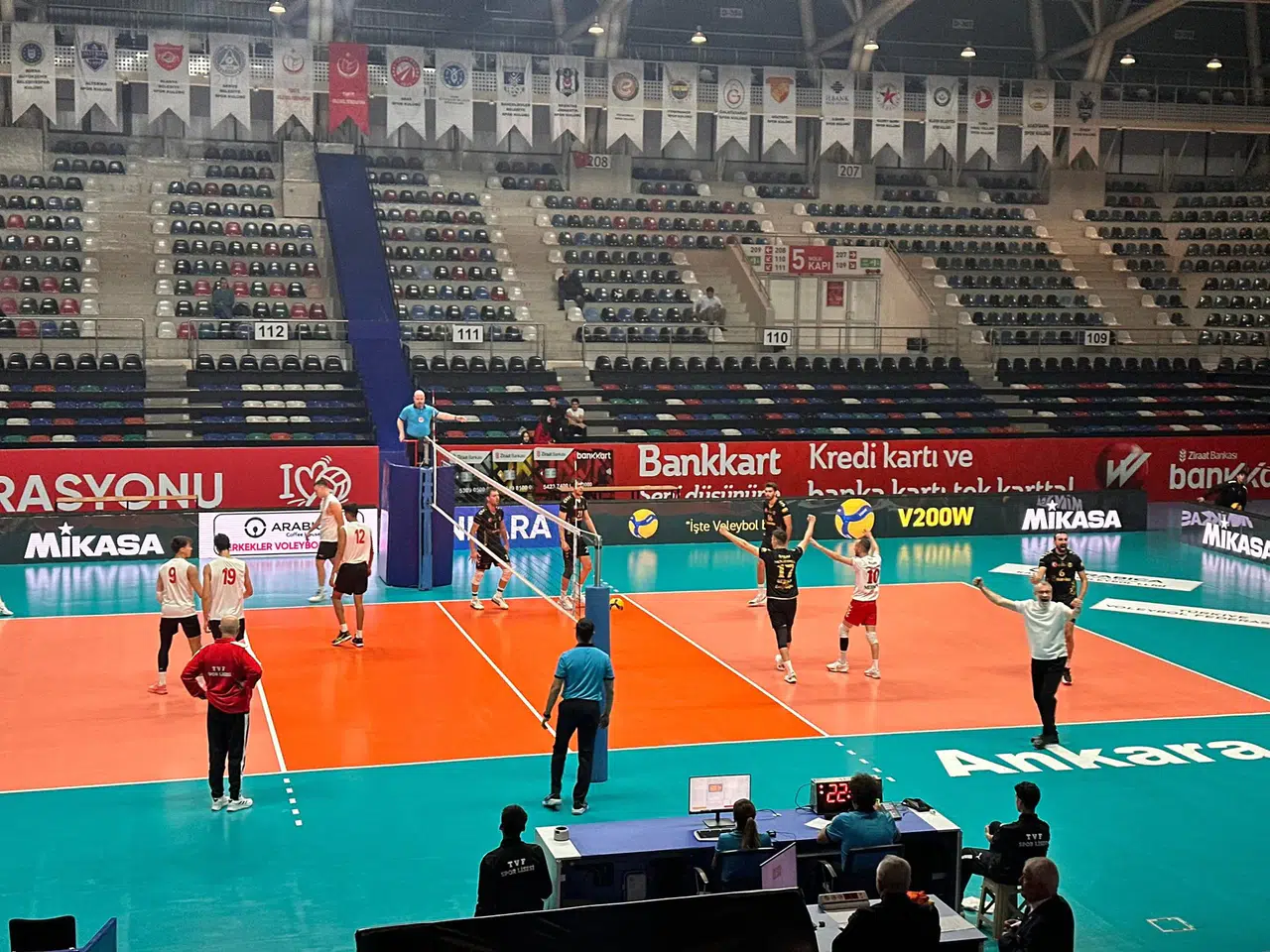 ‘Sungurlu Voleybol Takımı Gümbür Gümbür Geliyor’