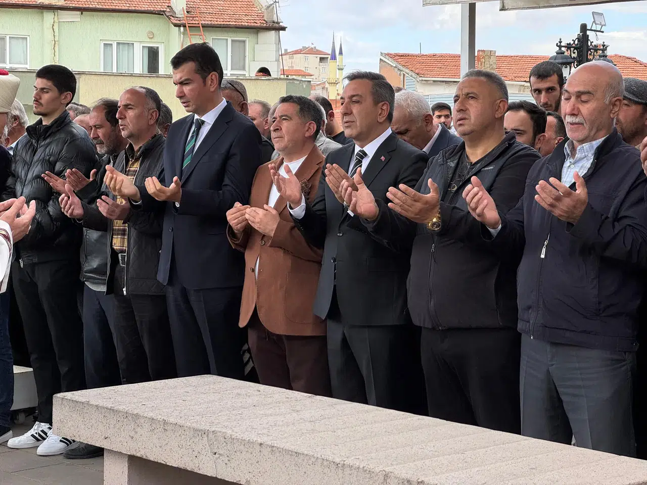 Dere, Akkaş’ı Son Yolculuğuna Uğurladı