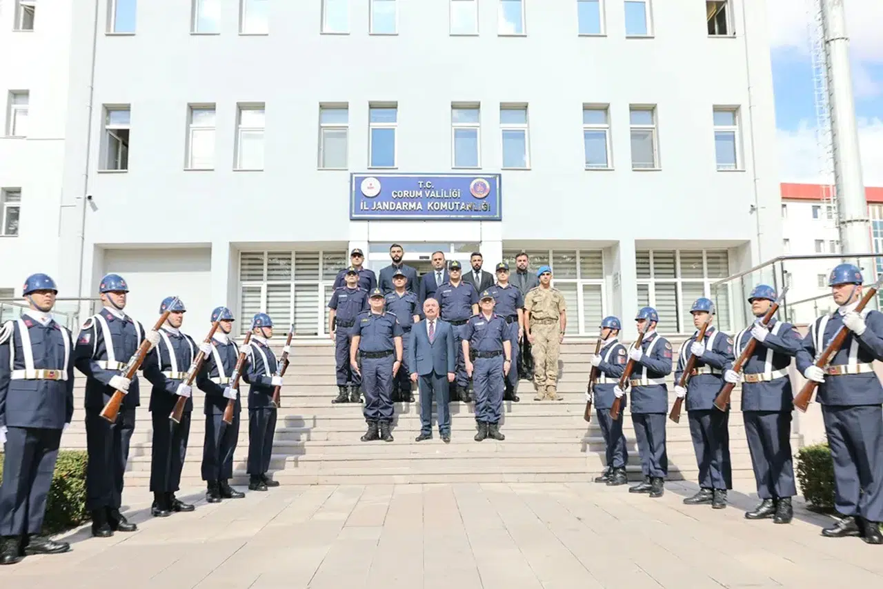 Vali Çalgan, Yeni Komutanları Kutladı