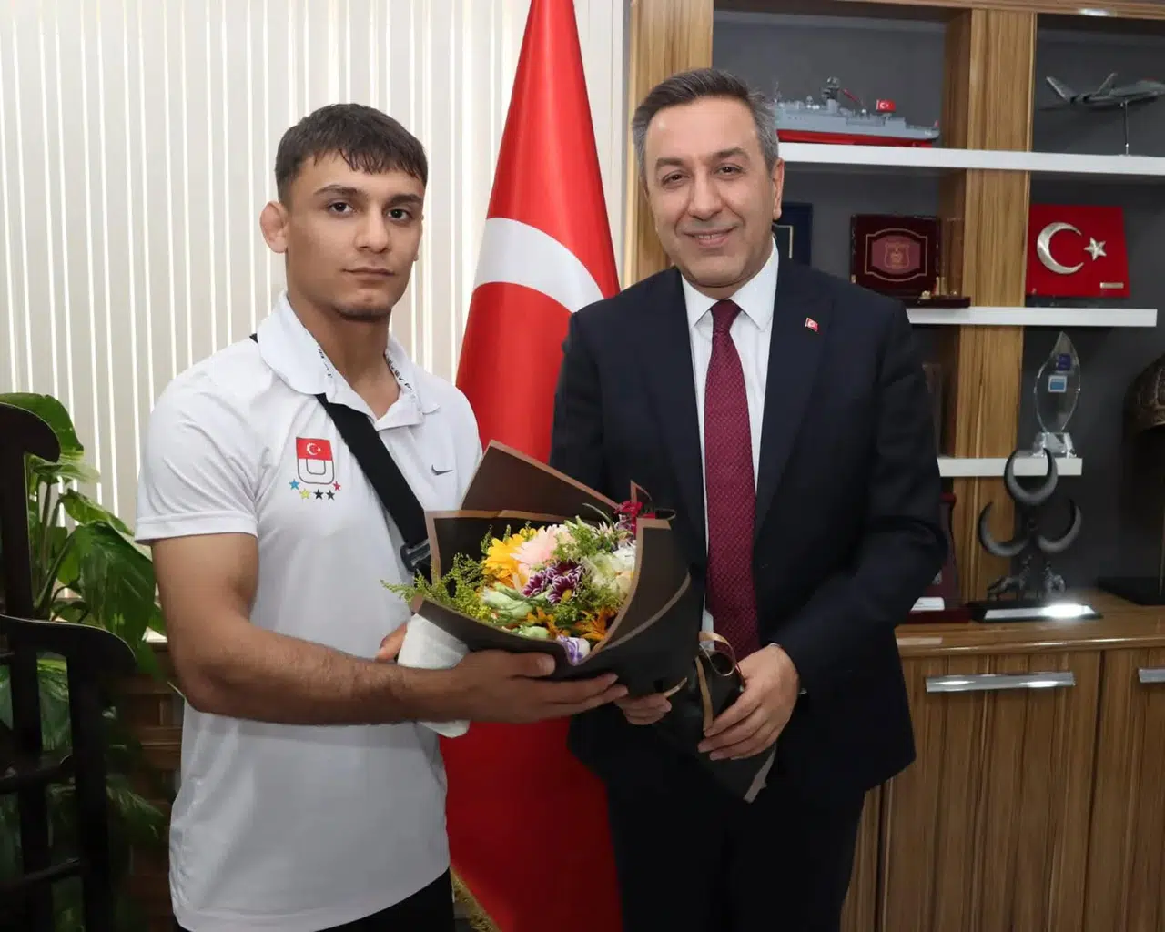 Dere’den Dünya Şampiyonasına Giden Güreşçilere Destek