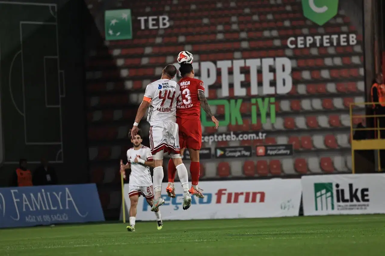 Ümraniyespor-Çorum FK Maçını 674 Kişi İzledi