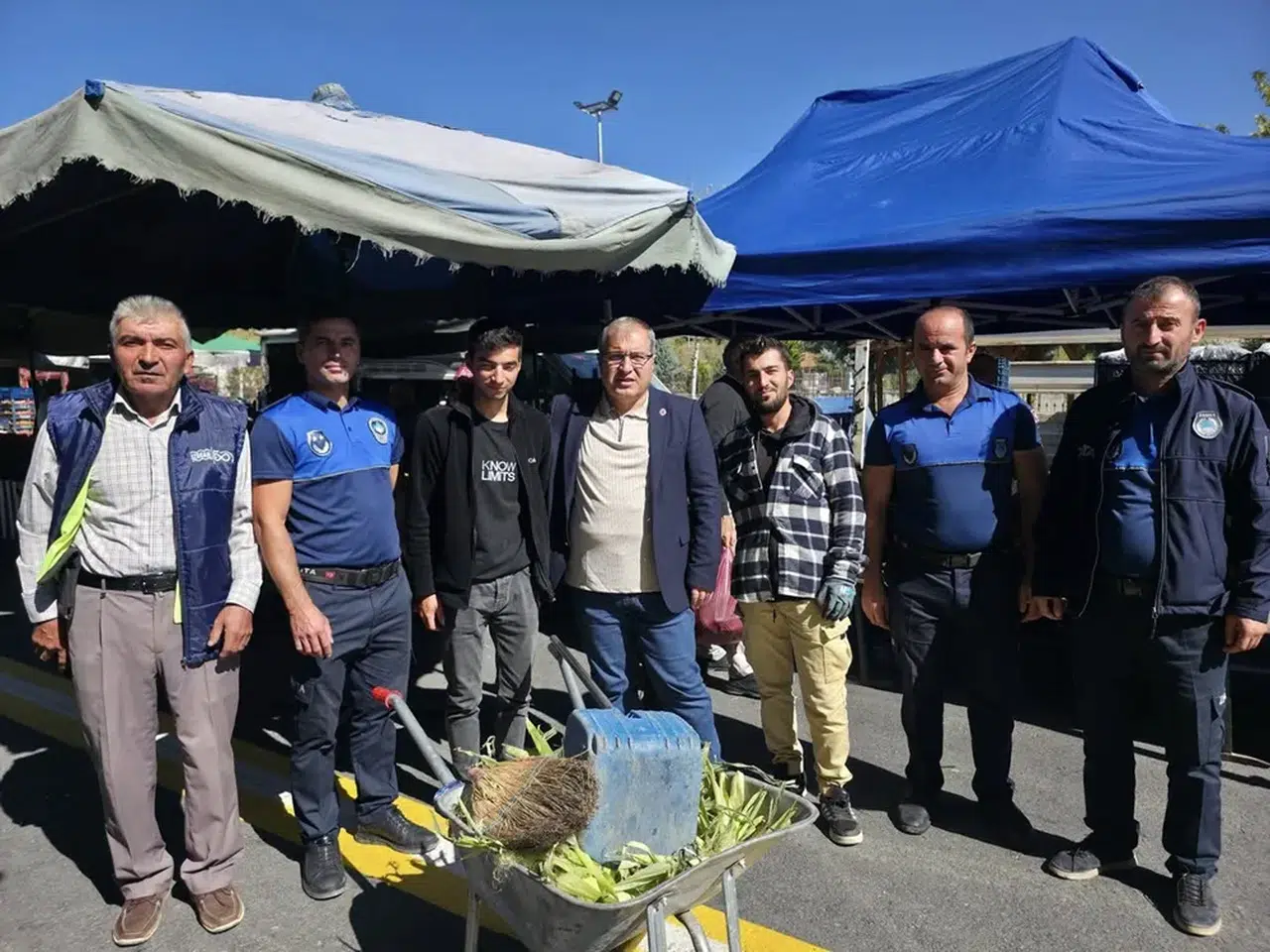 Ünlü, Pazarda Halkın Nabzını Tuttu