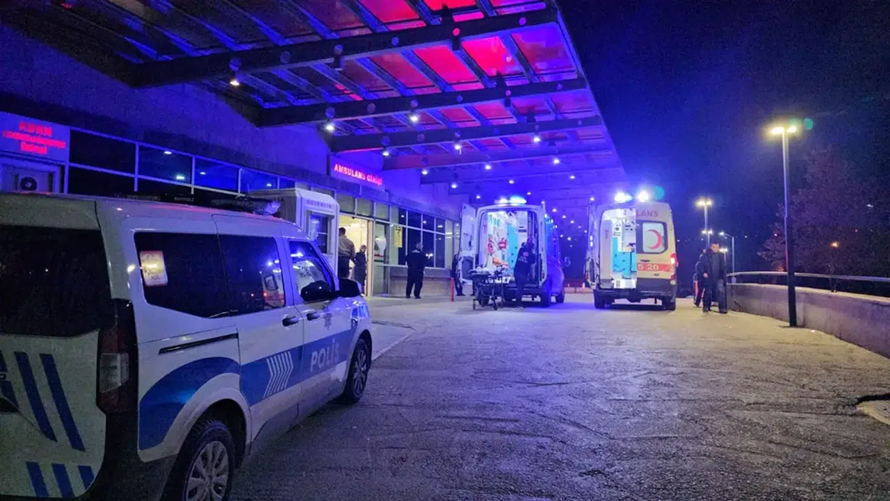 Rüstem Eren’de Bıçaklı Kavga: 2 Yaralı