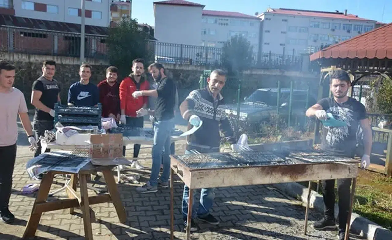 Eynesil'de Geleneksel Hamsi Şenliği düzenlendi