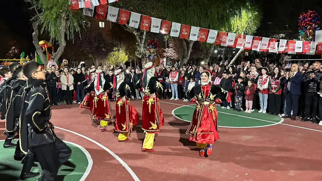 CHP’den Mahsuni Şerif Parkında Cumhuriyet Coşkusu