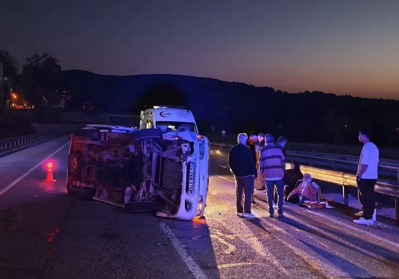 Otomobille Minibüs Çarpıştı: 9 Yaralı