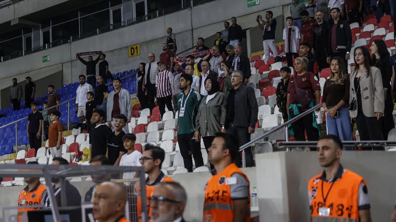 Deplasman Tribününde 20 Taraftar