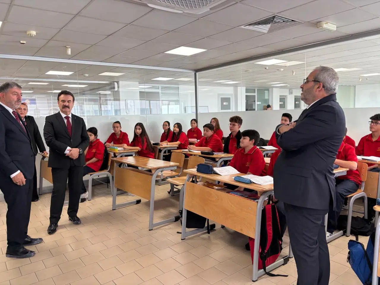Müdürler, Rafinerideki Öğrencilerle Buluştu