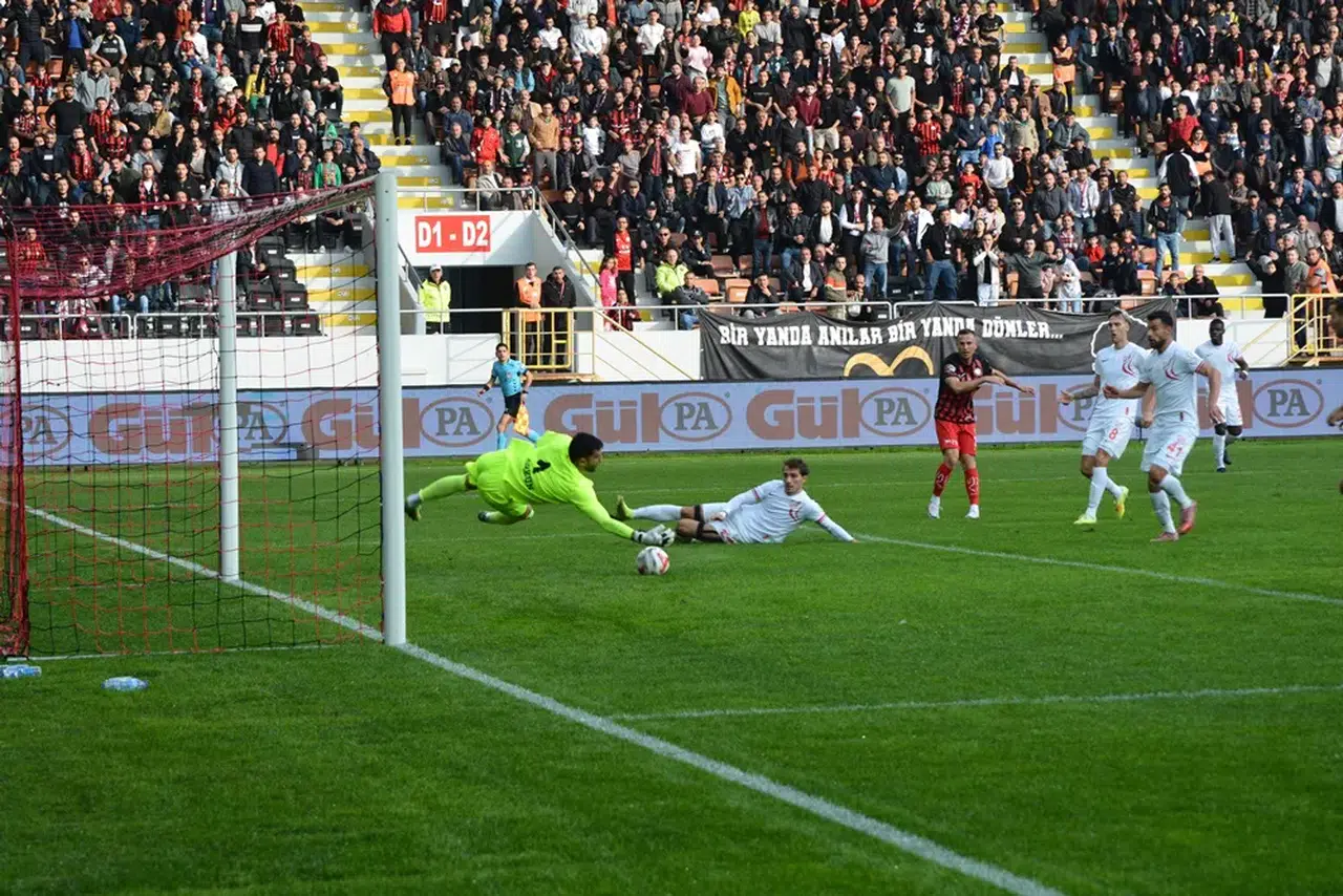 Maçın En İyisi Kaleci Oldu