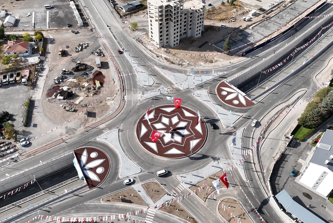 Başkan Büyükkılıç’tan ulaşımda dev proje: 29 Ekim Katlı Kavşağı hizmete açıldı