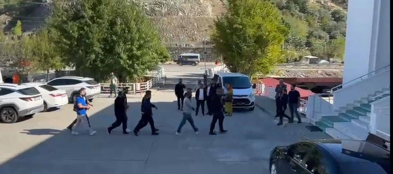 Muğla’da tefecilik operasyonu, gözaltına alınan 5 kişi adliyeye sevk edildi