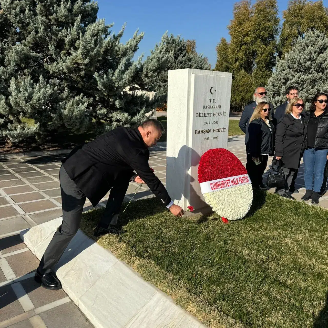 Tahtasız, Ecevit’i Kabri Başında Andı