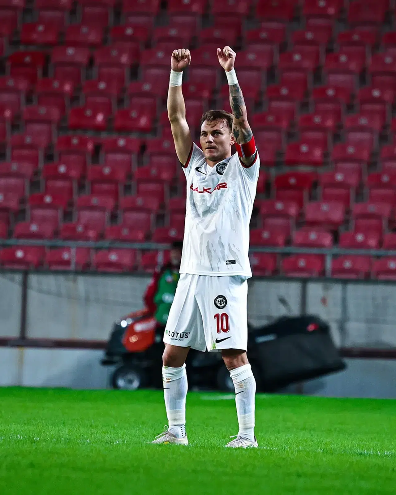 İlk 11’de İki Zorunlu Değişiklik