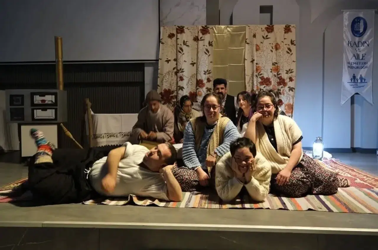 Özel Öğrencilerden Aile Temalı Tiyatro Gösterisi