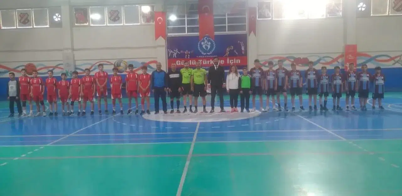 Hentbolculara Moral Ziyareti