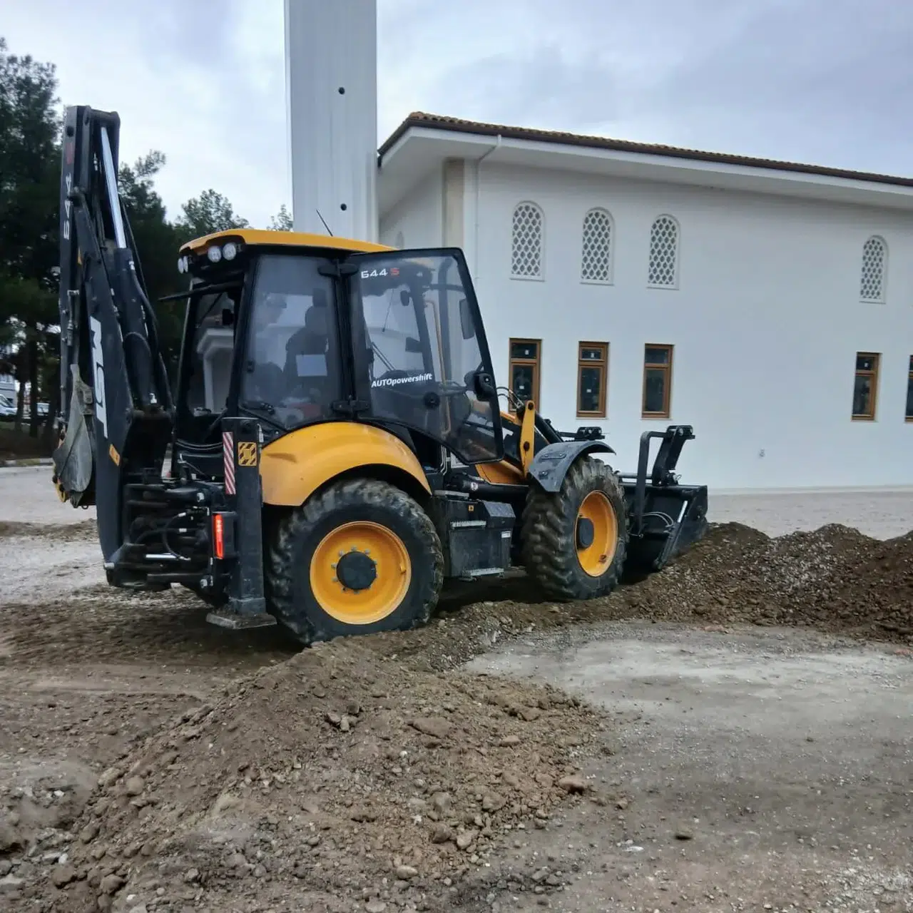 Koyunbaba Türbesi Yanındaki Camiye Aydınlatma Altyapısı