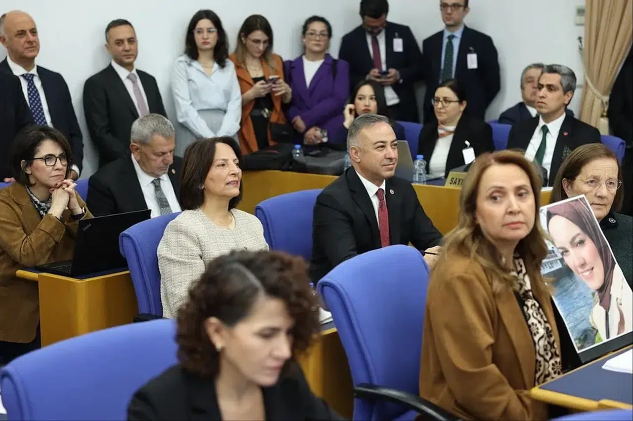 Tahtasız: Aileler Nasıl Parçalanıyor?