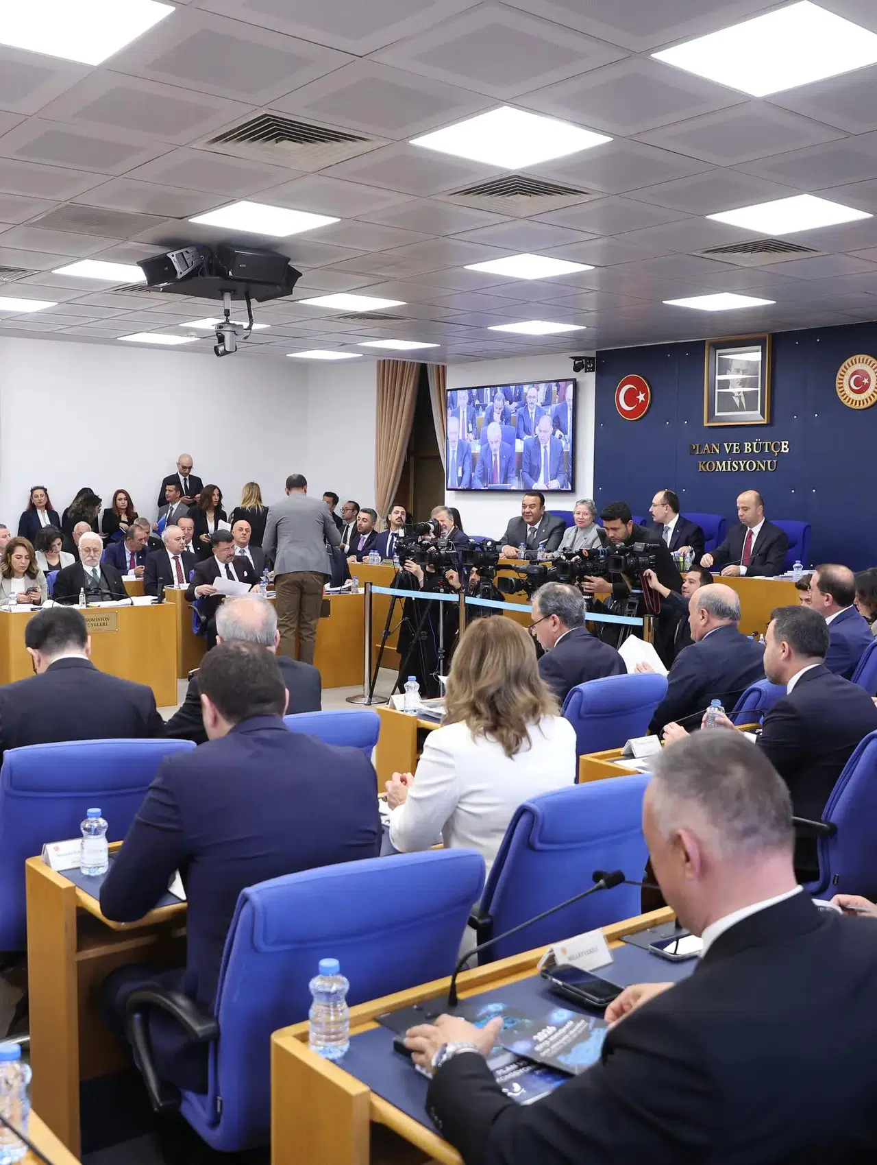 ‘Besici Yem Alamazken, Birileri Çuval Çuval Para Götürüyor’