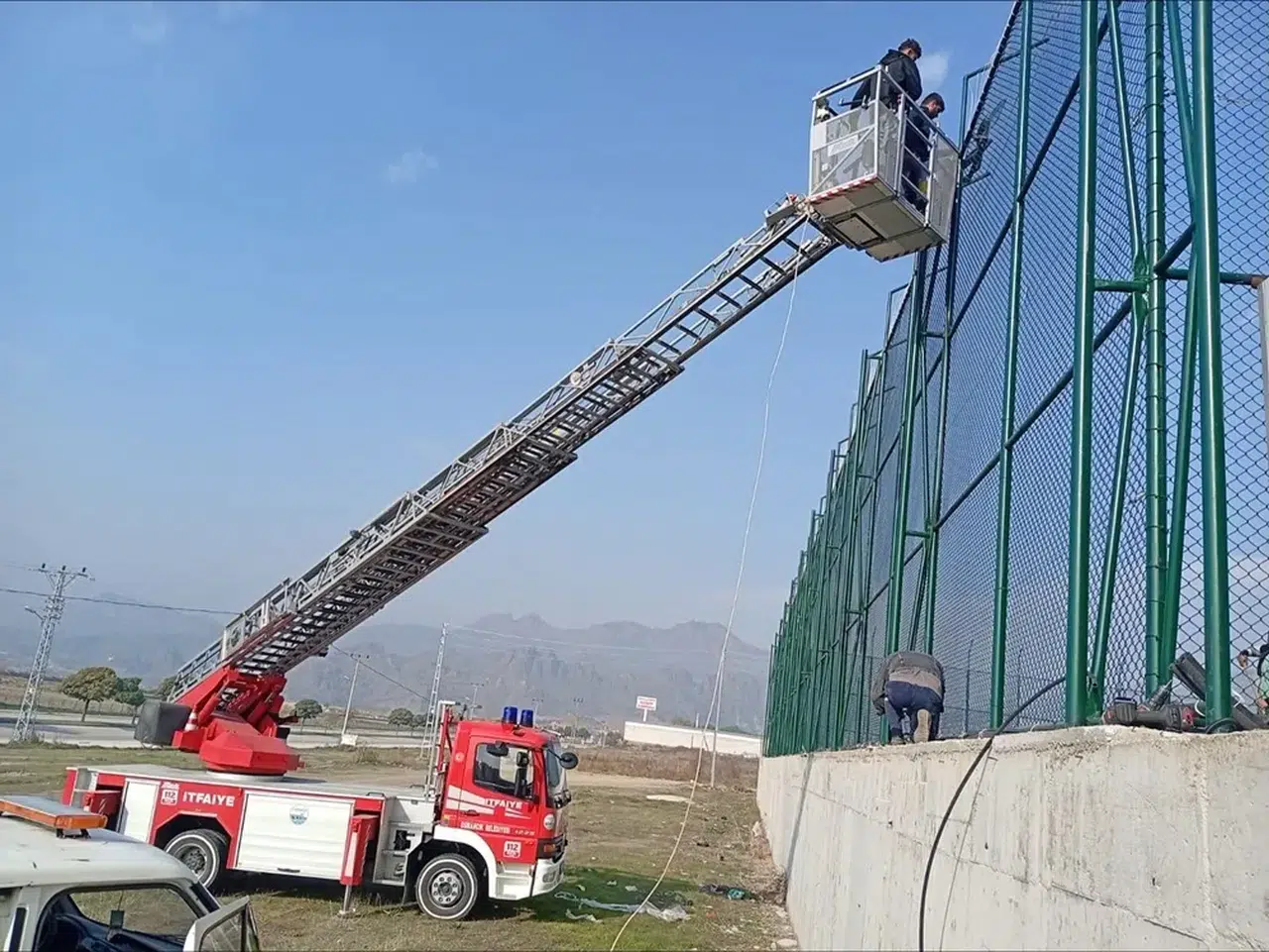 Yeni Futbol Sahasının Işıkları Yandı