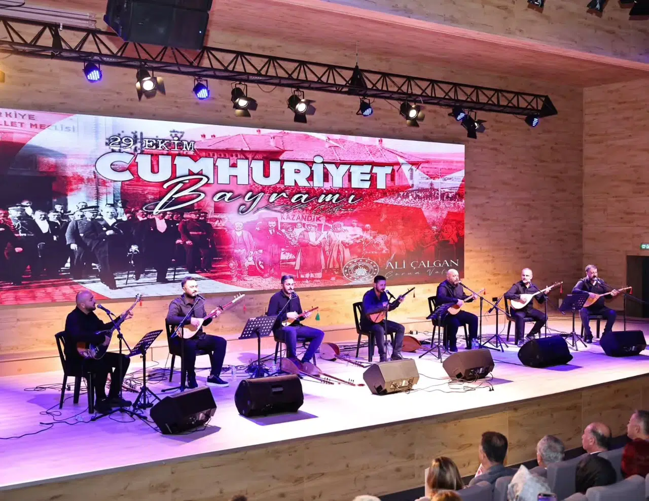 ‘Cumhuriyetin Sesi, Bağlamanın Teli İle Buluştu’