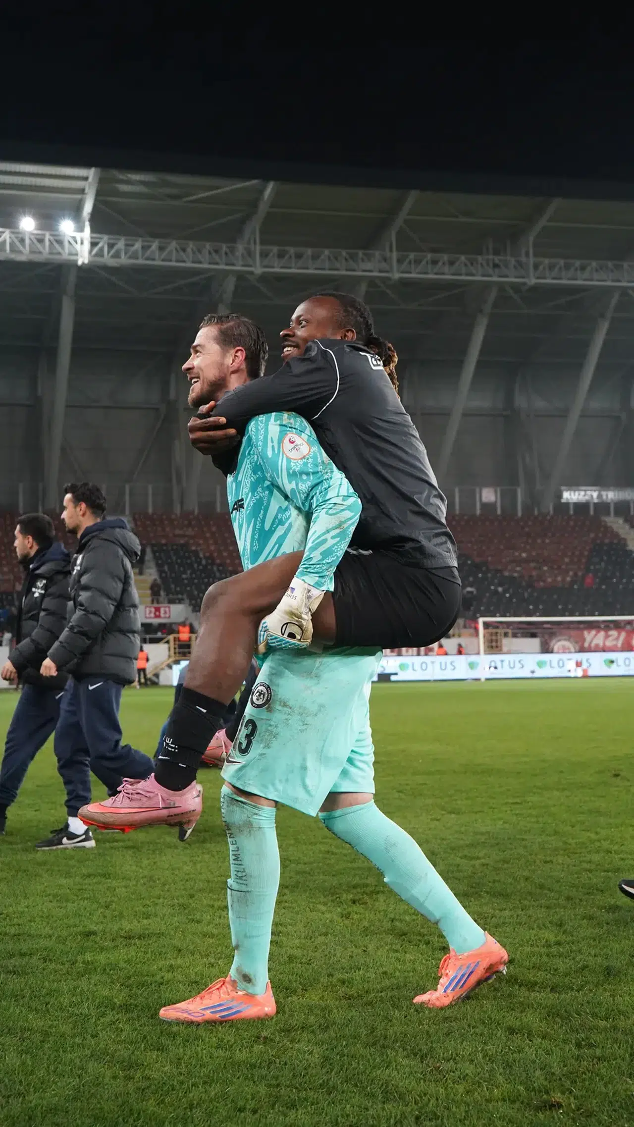 Bu Kez de Sehic’in Sırtına Çıktı!