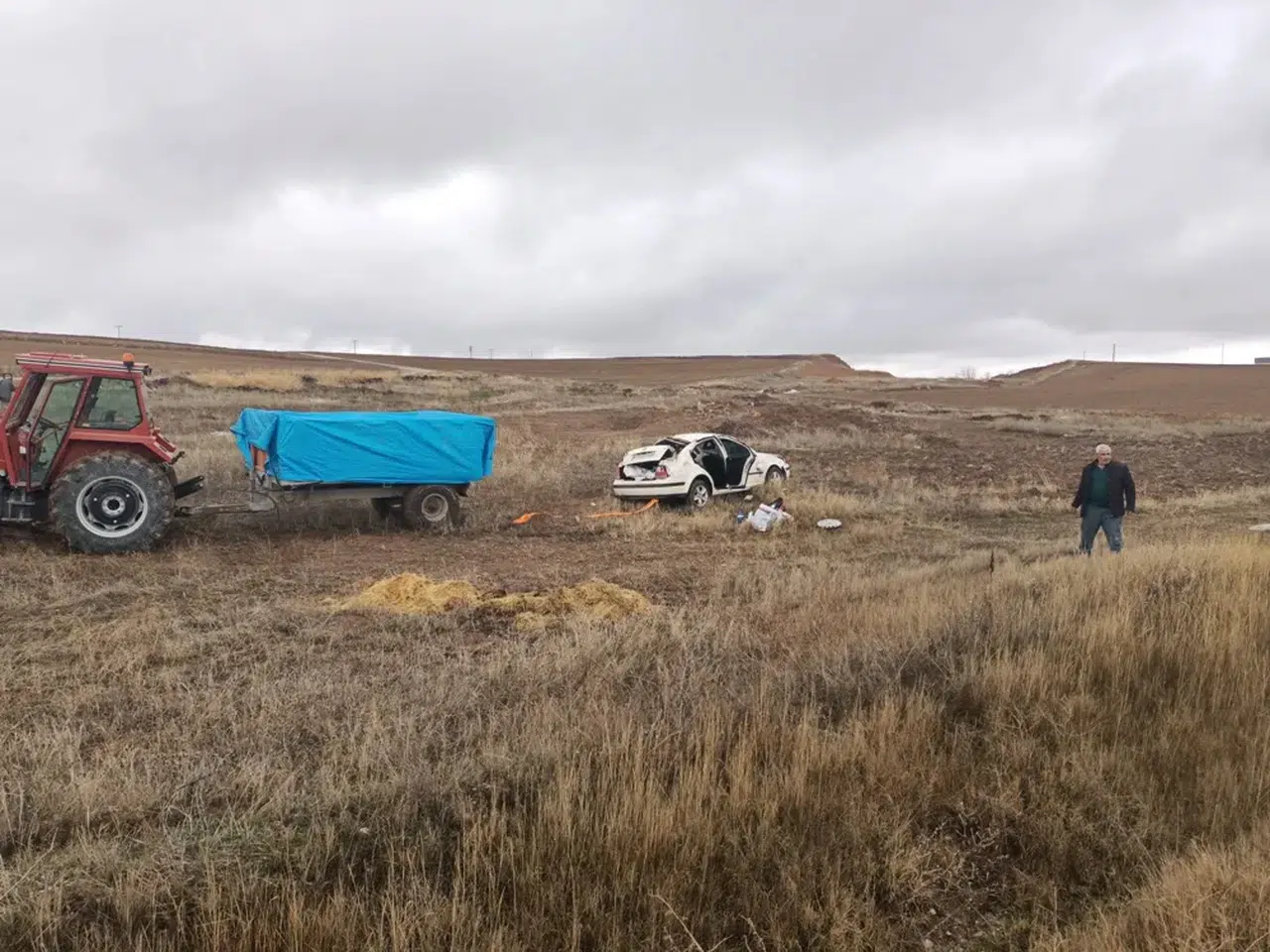 Otomobil Şarampole Yuvarlandı