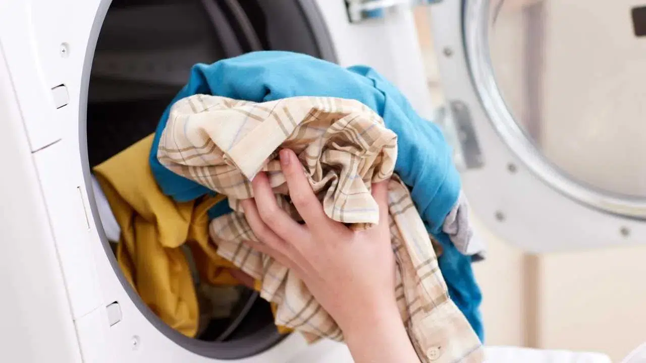 Yeni kıyafetlerinizi giymeden önce yıkamalı mısınız: Uzmanlar kesin cevabı verdi