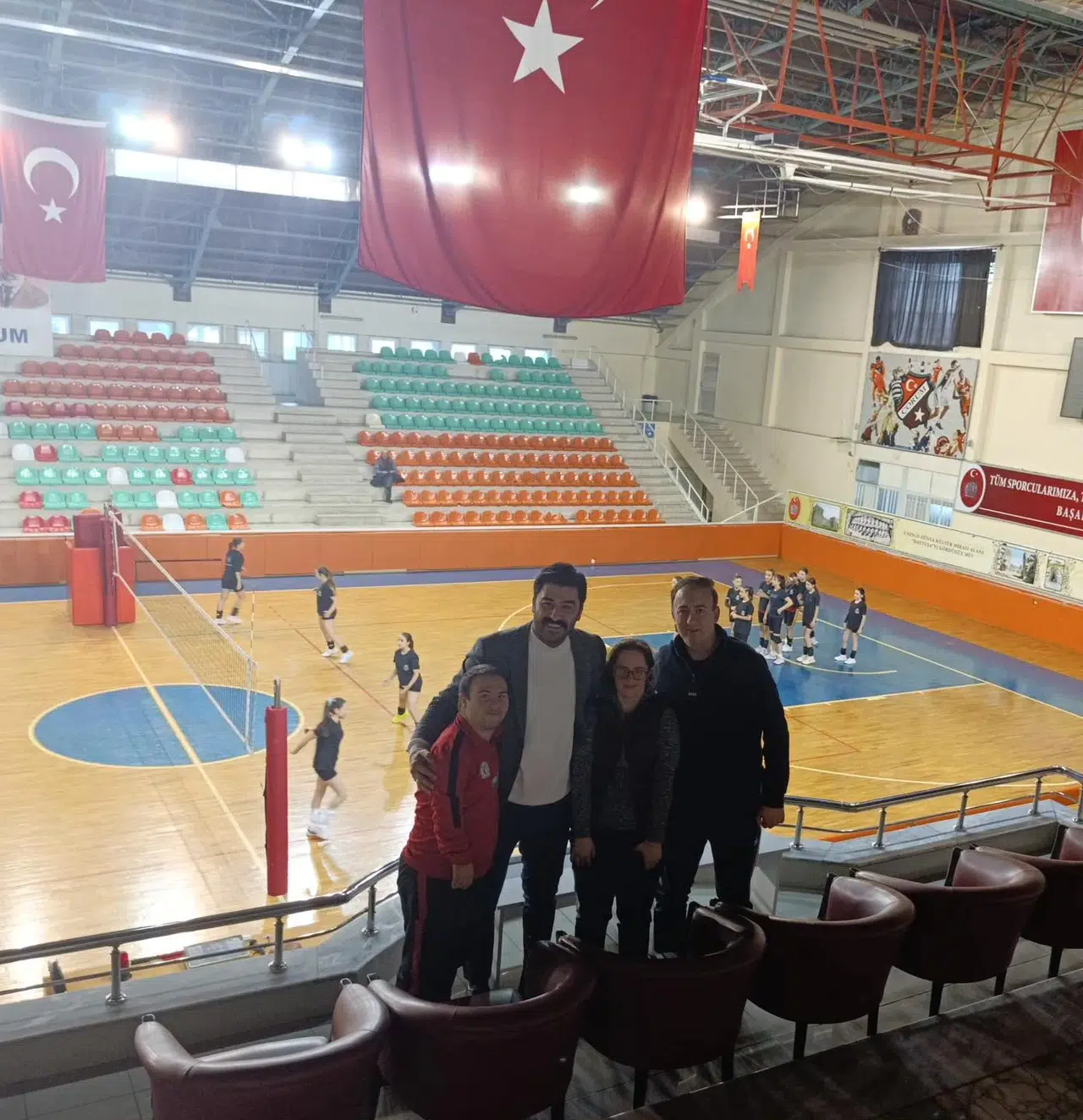 Yıldız Kızlar Voleybol Maçına Anlamlı Ziyaret