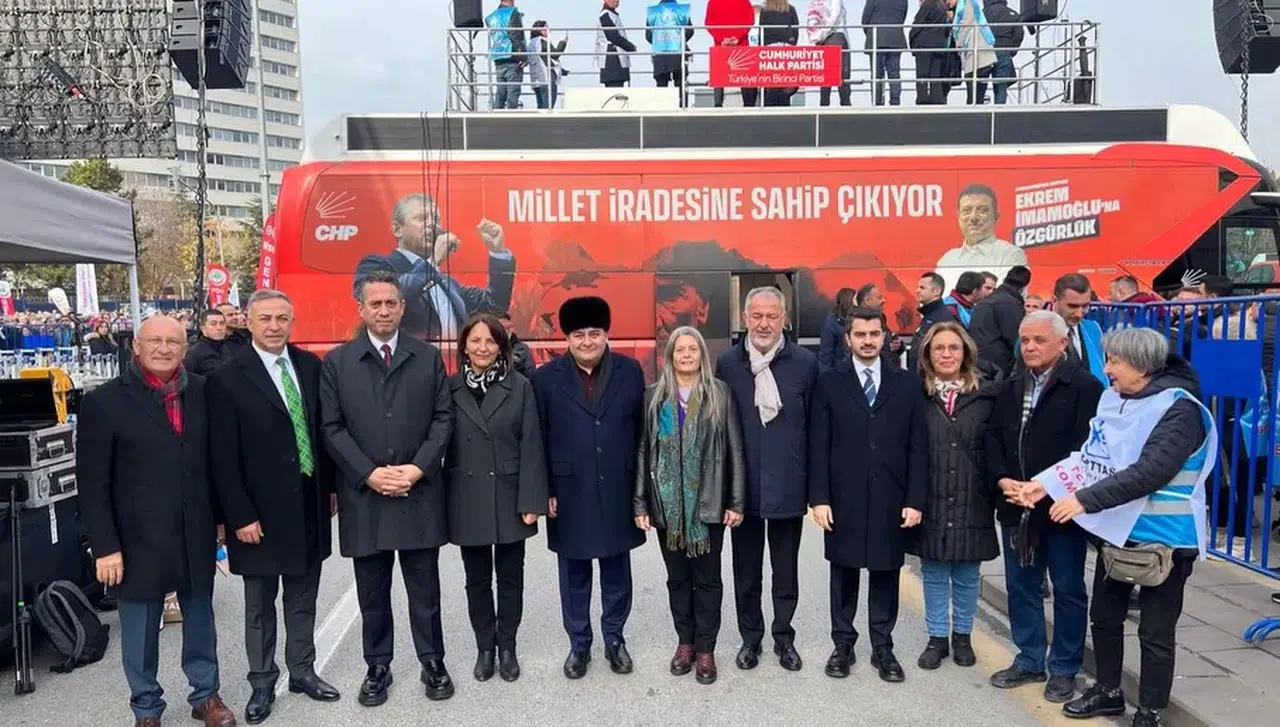 “İnsanca Yaşam Sürecekleri Bir Ücret İstiyorlar”