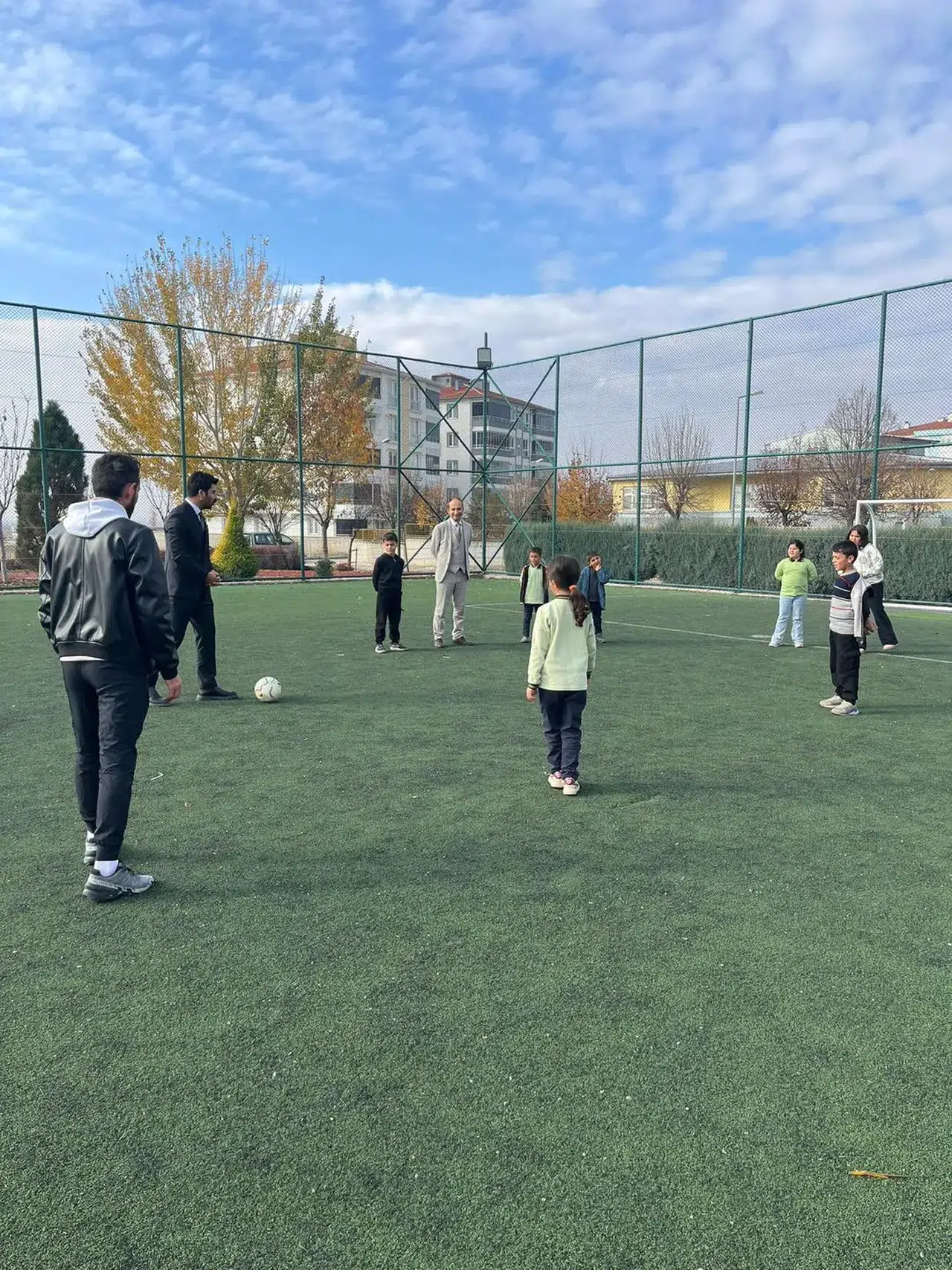 İstiklal İlkokulundaki Antrenmanlara Moral Ziyareti